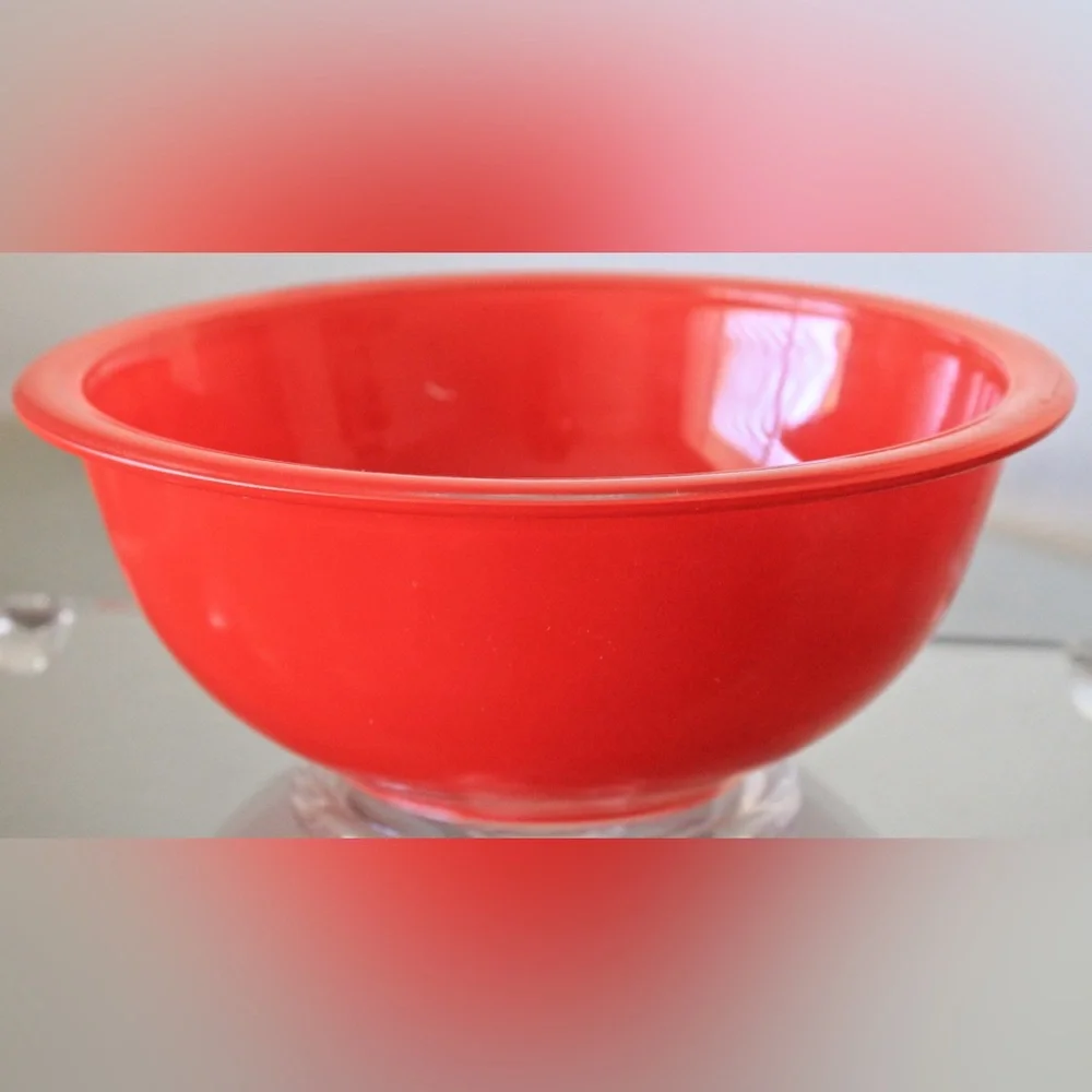 PYREX NESTING GLASS MIXING BOWL SET OF 3 VINTAGE RED 10,8,7 INCH